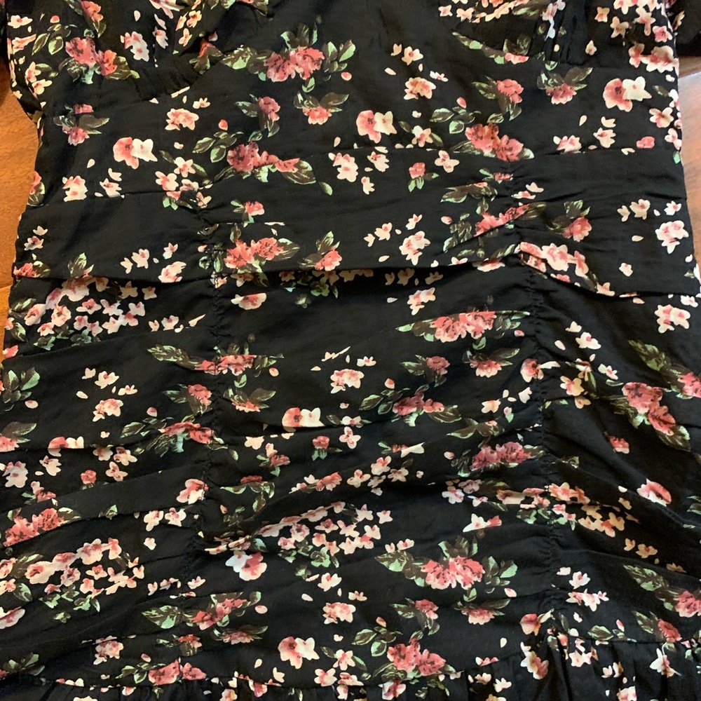 Re:named Ruched Floral Short Sleeve Dress - Small - Picture 5 of 7